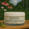 Video waarin Éminence Organic Skin Care Clear Skin Probiotic Masque wordt getoond, met de toepassing en voordelen voor een kalme, heldere huid in een natuurlijke setting.