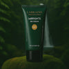 Video waarin Labrains BB Cream Light with Warm Undertones wordt getoond, met de toepassing en voordelen voor een lichte, egale teint in een natuurlijke jungle-setting met een stromende waterval.