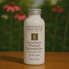 Video waarin Eminence Organics Strawberry Rhubarb Dermafoliant wordt getoond, met de toepassing en voordelen voor een gladde, stralende huid in een natuurlijke setting met aardbeien- en rabarberplanten.
