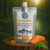 Video waarin Nutrins Olje ADEK wordt getoond, met de toepassing en voordelen voor een optimale opname van omega-3 en vitaminen in een natuurlijke bosrijke setting met een stromende rivier.